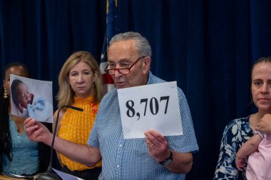Senatör Schumer Senato 'da tüp bebek yasası için bir oy daha açıkladı. 15 Eylül 2024, New York, New York, ABD: Senato Çoğunluk Lideri, ABD Senatör Chuck Schumer (D-NY), New York aileleri ve çocukları ile ayakta duruyor. 