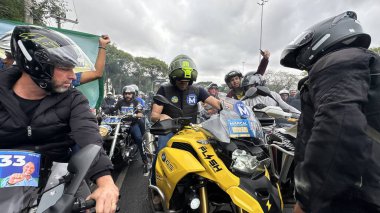 Sao Paulo (SP), Brezilya 09 / 15 / 2024 - Sao Paulo belediye başkanı adayı Pablo Marcal (PRTB), kentin kuzeyinde düzenlenen motosiklet mitingine destekçileriyle katıldı