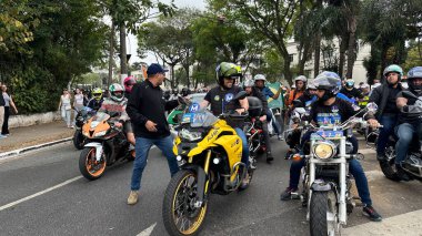 Sao Paulo (SP), Brezilya 09 / 15 / 2024 - Sao Paulo belediye başkanı adayı Pablo Marcal (PRTB), kentin kuzeyinde düzenlenen motosiklet mitingine destekçileriyle katıldı