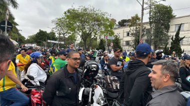 Sao Paulo (SP), Brezilya 09 / 15 / 2024 - Sao Paulo belediye başkanı adayı Pablo Marcal (PRTB), kentin kuzeyinde düzenlenen motosiklet mitingine destekçileriyle katıldı