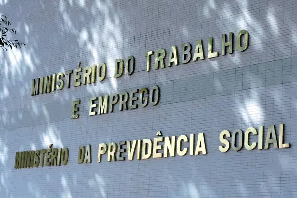 stock image Brasilia (DF), Brazil 09/17/2024 - View of the facade of the headquarters of the Ministries of Labor and Social Security, on the Esplanada dos Ministerios in the federal capital, this Tuesday, September 17, 2024. 