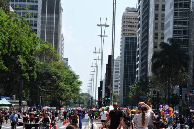 Sao Paulo (SP), 09 / 22 / 2024 - Avenida Paulista 'da yoğun bir pazar günü, bağımsız müzik ve sanat grupları tarafından Bateras Beat projesi gibi sanatsal performanslarla yayalara açıldı. (Fotoğraf: Leandro Chemalle / The Newws2)