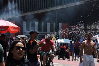 Sao Paulo (SP), 09 / 22 / 2024 - Avenida Paulista 'da yoğun bir pazar günü, bağımsız müzik ve sanat grupları tarafından Bateras Beat projesi gibi sanatsal performanslarla yayalara açıldı. (Fotoğraf: Leandro Chemalle / The Newws2)