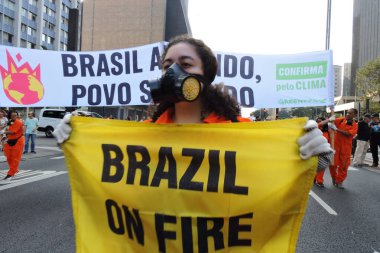 Sao Paulo (SP), 09 / 22 / 2024 - Greenpeace ve diğer örgütler tarafından Pazar öğleden sonra Avenida Paulista 'da düzenlenen İklim Adaleti Yürüyüşüne çok sayıda siyasi ve çevresel grup katıldı. (Fotoğraf: Leandro Chemalle / The Newws2)