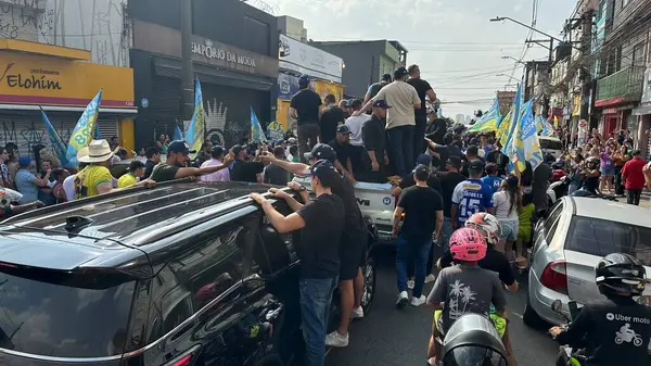 stock image Sao Paulo (SP), Brazil 09/22/2024 - Candidate Pablo Marcal during a Carreata inside the Heliopolis Favela