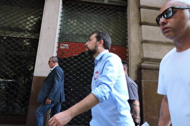 Sao Paulo (SP), Brezilya 09 / 23 / 2024 - Sao Paulo belediye başkanı adayı Guilherme Boulos (PSOL) Pazartesi günü öğleden sonra erken saatlerde kent merkezindeki Anhangabau Vadisi 'nde kısa bir yürüyüşe çıktı (leandro chemalle, thews2)