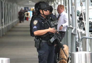 UNGA79 'da sıkı güvenlik. 23 Eylül 2024, New York, ABD: Birleşmiş Milletler Genel Kurulu 79 döneminde birçok devlet başkanının varlığı nedeniyle, örgütün New York 'taki genel merkezinde yer almaktadır (Niyi Fote / thenews2)