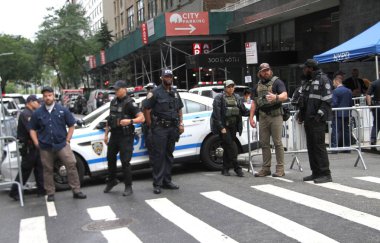 UNGA79 'da sıkı güvenlik. 23 Eylül 2024, New York, ABD: Birleşmiş Milletler Genel Kurulu 79 döneminde birçok devlet başkanının varlığı nedeniyle, örgütün New York 'taki genel merkezinde yer almaktadır (Niyi Fote / thenews2)