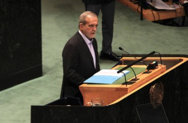 24 Eylül 2024, New York, ABD: İran Cumhurbaşkanı (İslam Cumhuriyeti) Ekselansları Masoud Pezeshkian, New York 'taki Birleşmiş Milletler Genel Kurulu 79. oturumunda bir konuşma yaptı (Niyi Fote / theenews2)