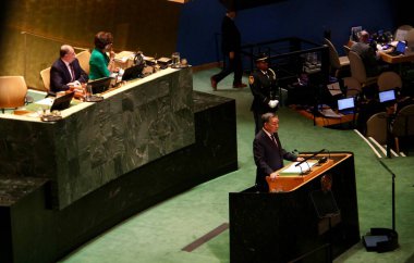 Vietnam Başkanı Lam to UNGA 79 'dan ayrıldı. 24 Eylül 2024, New York, ABD: Vietnam Başkanı, Ekselansları Lam To, New York 'taki konuşmasından sonra Birleşmiş Milletler Genel Kurulu 79. toplantısından ayrıldı (Niyi Fote / thews2)