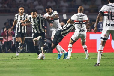 SAO PAULO (SP), Brezilya 09 / 25 / 2024 - Botafogo oyuncusu Vititnho, Sao Paulo ve Botafogo arasındaki maçta, Copa Libertadores da America 'nın çeyrek finallerinin ikinci ayağı için Morumbi' de geçerlidir (Leco Viana / Thenews2)