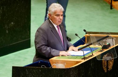 (Panama Başkanı Jose Raul Mulino Quintero New York 'ta UNGA 79' da konuşma yaptı. 25 Eylül 2024, New York, ABD: Panama Başkanı Jose Raul Mulino Quintero Birleşmiş Milletler Genel Kurulu 79. oturumunda (niyi fote / theenews2)