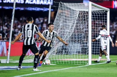 SAO PAULO (SP), 09 / 25 / 2024 - Thiago Almada, Morumbi 'de Copa Libertadores da America çeyrek finalinin ikinci ayağı için geçerli olan Sao Paulo ve Botafogo arasındaki maçta golünü kutluyor. (Fotoğraf: Tomze Fonseca / Thenews2)