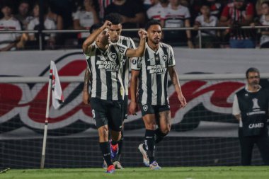 SAO PAULO (SP), 09 / 25 / 2024 - Thiago Almada, Morumbi 'de Copa Libertadores da America çeyrek finalinin ikinci ayağı için geçerli olan Sao Paulo ve Botafogo arasındaki maçta golünü kutluyor. (Fotoğraf: Tomze Fonseca / Thenews2)