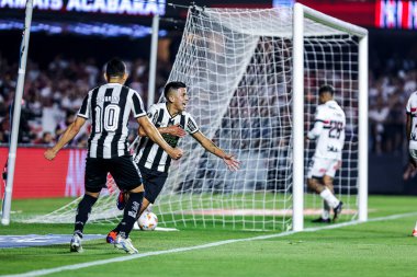 SAO PAULO (SP), 09 / 25 / 2024 - Thiago Almada, Morumbi 'de Copa Libertadores da America çeyrek finalinin ikinci ayağı için geçerli olan Sao Paulo ve Botafogo arasındaki maçta golünü kutluyor. (Fotoğraf: Tomze Fonseca / Thenews2)