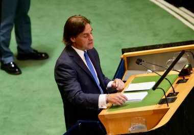 Uruguay Başkanı Luis Lacalle Pou New York 'ta UNGA 79' da konuşma yaptı. 26 Eylül 2024, New York, ABD: Uruguay Başkanı, Ekselansları Luis Lacalle Pou New York UNGA79 'da (niyi fote / theenews2)