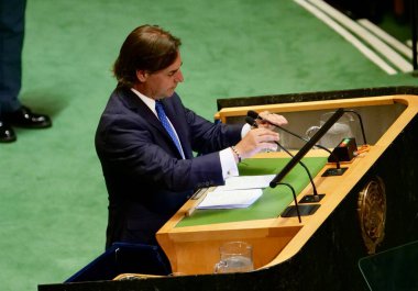 Uruguay Başkanı Luis Lacalle Pou New York 'ta UNGA 79' da konuşma yaptı. 26 Eylül 2024, New York, ABD: Uruguay Başkanı, Ekselansları Luis Lacalle Pou New York UNGA79 'da (niyi fote / theenews2)