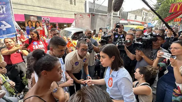 stock image SAO PAULO (SP), Brazil 09/26/2024 - The candidate for mayor of the city of Sao Paulo, Tabata Amaral, holds a motorcade in the North Zone of the city and after the motorcade gave a press conference (oslaim brito/thenews2)