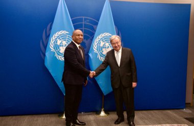 UNGA79 yılındaki BM Genel Sekreteri Antonio Guterres ile Fotoğraf Fırsatı. 28 Eylül 2024, New York, ABD: Genel Sekreter Antonio Guterres ve H.E. Mr. Christian Ntsay, Madagaskar Cumhuriyeti Başbakanı