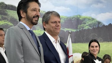 Sao Paulo (SP), Brezilya 09 / 29 / 2024 - Sao Paulo Valdomiro Universal Kilisesi 'nde Sao Paulo belediye başkanı Ricardo Nunes ile birlikte bir ayine katıldı. (oslaim brito / the newws2)