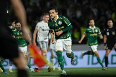 Sao Paulo (SP), Brezilya 09 / 28 / 2024 - Raphael Veiga, Brezilya Futbol Şampiyonası 'nın 28. turu (ronaldo barreto / thews2) için geçerli olan Palmeiras ve Atletico-MG arasındaki maçtaki golünü kutluyor)