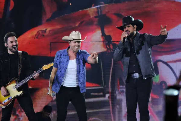 stock image Jaguariuna (SP), Brazil 09/27/2024 - American country singer Dustin Lynch was the guest at Fernando and Sorocaba's show at the Jaguariuna rodeo on Friday night in the interior of Sao Paulo. (Leandro Chemalle / Thenews2)