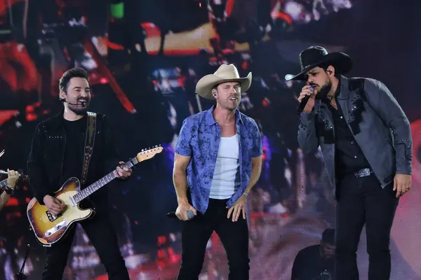 stock image Jaguariuna (SP), Brazil 09/27/2024 - American country singer Dustin Lynch was the guest at Fernando and Sorocaba's show at the Jaguariuna rodeo on Friday night in the interior of Sao Paulo. (Leandro Chemalle / Thenews2)