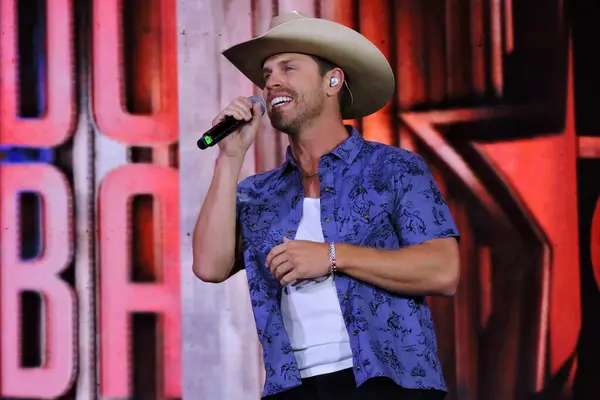 stock image Jaguariuna (SP), Brazil 09/27/2024 - American country singer Dustin Lynch was the guest at Fernando and Sorocaba's show at the Jaguariuna rodeo on Friday night in the interior of Sao Paulo. (Leandro Chemalle / Thenews2)