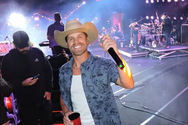 stock image Jaguariuna (SP), Brazil 09/27/2024 - American country singer Dustin Lynch was the guest at Fernando and Sorocaba's show at the Jaguariuna rodeo on Friday night in the interior of Sao Paulo. (Leandro Chemalle / Thenews2)