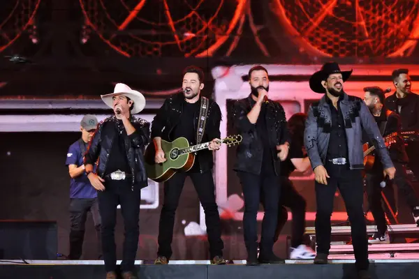 stock image Jaguariuna (SP), Brazil 09/27/2024 - American country singer Dustin Lynch was the guest at Fernando and Sorocaba's show at the Jaguariuna rodeo on Friday night in the interior of Sao Paulo. (Leandro Chemalle / Thenews2)