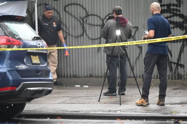 Bronx 'ta biri vurularak öldürüldü. 29 Eylül 2024, Bronx, New York, ABD: 29 Eylül 2024 Pazar günü, saat 13.50 sularında NYPD, Doğu 182. Cadde ve Mapes Bulvarı 'nda vurulan bir kişi için 911 çağrısı aldı.)