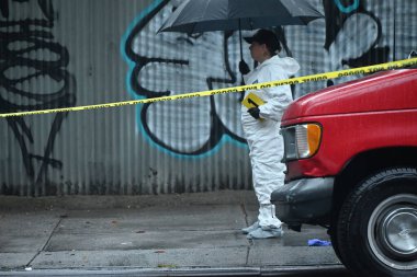 Bronx 'ta biri vurularak öldürüldü. 29 Eylül 2024, Bronx, New York, ABD: 29 Eylül 2024 Pazar günü, saat 13.50 sularında NYPD, Doğu 182. Cadde ve Mapes Bulvarı 'nda vurulan bir kişi için 911 çağrısı aldı.)