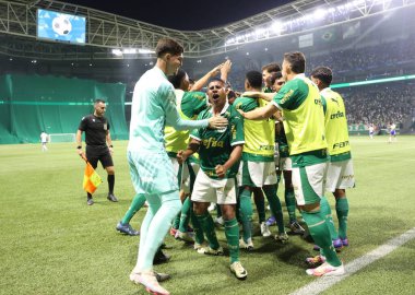 Sao Paulo (SP), Brezilya 09 / 30 / 2024 - Palmeiras 'tan Coutinho ikinci golünü atıyor ve Brezilya U-20 Futbol Şampiyonası' nın ikinci ayağı (leco viana / thenews2) için geçerli olan Palmeiras ve Cruzeiro arasındaki maçta kutluyor)