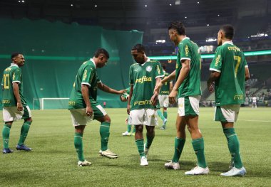 Sao Paulo (SP), Brezilya 09 / 30 / 2024 - Palmeiras 'tan Coutinho ikinci golünü atıyor ve Brezilya U-20 Futbol Şampiyonası' nın ikinci ayağı (leco viana / thenews2) için geçerli olan Palmeiras ve Cruzeiro arasındaki maçta kutluyor)