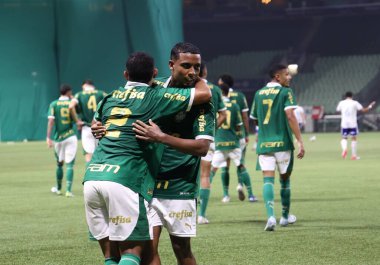 Sao Paulo (SP), Brezilya 09 / 30 / 2024 - Palmeiras 'tan Coutinho ikinci golünü atıyor ve Brezilya U-20 Futbol Şampiyonası' nın ikinci ayağı (leco viana / thenews2) için geçerli olan Palmeiras ve Cruzeiro arasındaki maçta kutluyor)