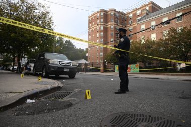 40 yaşındaki Kavon Reid Bronx, New York 'ta vurularak öldürüldü. 2 Ekim 2024, Bronx, New York, ABD: Çarşamba öğleden sonra, yaklaşık 13: 47 'de Kavon Reid Doğu 1980 ve Pond Place' de vuruldu. NYPD Doğu 1980. Cadde 'ye cevap verdi. 