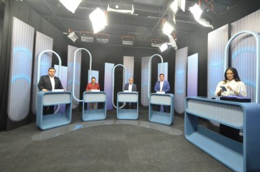 Tartışmaya Natal (RN), Brezilya 10 / 03 / 2024 Natal Carlos Eduardo Belediye Başkanlığı Adayları (PSD), Natalia Bonavides (PT), Paulinho Freire (Uniao) ve Rafael Motta (Avante) katıldı.