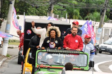 Sao Paulo (SP), 10 / 04 / 2024 - Sao Paulo belediye başkanı adayı Guilherme Boulos (PSOL) Campo Limpo ve Capao Redondo mahallelerinde destekçilerle birlikte bir konvoya katıldı. (Fotoğraf: Leandro Chemalle / The News 2) 