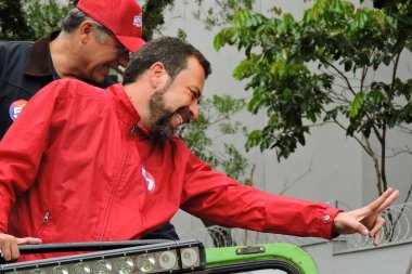 Sao Paulo (SP), 10 / 04 / 2024 - Sao Paulo belediye başkanı adayı Guilherme Boulos (PSOL) Campo Limpo ve Capao Redondo mahallelerinde destekçilerle birlikte bir konvoya katıldı. (Fotoğraf: Leandro Chemalle / The News 2) 