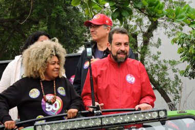Sao Paulo (SP), 10 / 04 / 2024 - Sao Paulo belediye başkanı adayı Guilherme Boulos (PSOL) Campo Limpo ve Capao Redondo mahallelerinde destekçilerle birlikte bir konvoya katıldı. (Fotoğraf: Leandro Chemalle / The News 2) 