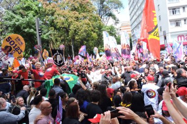 Sao Paulo (SP), 10 / 05 / 2024 - Sao Paulo Guilherme Boulos (PSOL) belediye başkanı adayı, Brezilya Cumhurbaşkanı Luis Inacio Lula da Silva ile birlikte bir siyasi eyleme katıldı. (Fotoğraf: Leandro Chemalle / The Newws2)