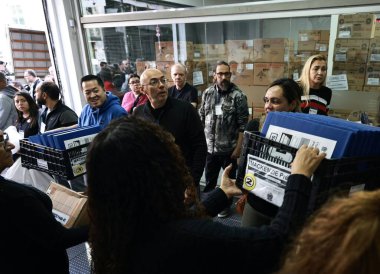 Sao Paulo (SP), Brezilya 10 / 05 / 2024 - Bela Vista mahallesinde oy sandıklarının oylama oturumları için dağıtıldığı 1. Seçim Bölgesi Nüfus Dairesinde Hareket (leco viana / thenews2)