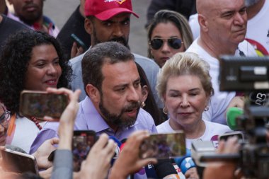 SAO PAULO (SP), 10 / 06 / 2024 - Sao Paulo belediye başkanı adayı Guilherme Boulos (Psol) bu Pazar sabahı başkentin güneyindeki CEU Campo Limpo 'da oy kullandı. (Fotoğraf: Fabricio Bomjardim / The Newws2)
