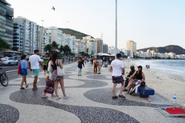 RIO DE JANEIRO (RJ), Brezilya 10 / 06 / 2024 - Rio de Janeiro 'nun Güney Bölgesi' nde Copacabana ve Arpoador 'un sahil ve plajlarında Pazar (Fausto Maia / Thenews2)
