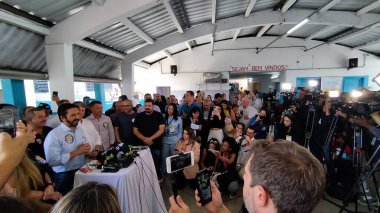 Sao Paulo (SP), 10 / 06 / 2024 - Vali Tarcisio eşliğindeki Dom Duarte Leopoldo e Silva Devlet Okulu 'nda oy kullandıktan sonra Belediye Başkanı ve yeniden seçilme adayı Ricardo Nunes (MDB) basın toplantısı düzenledi. (Leandro Chemalle / Yeniler 2)