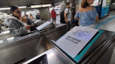 Sao Paulo (SP), 10/06/2024 - Passengers board the Santa Cruz station on Line 1 of the Sao Paulo Metro on election day with free passage and turnstiles released at all Metro, CPTM and Via Mobilidade stations. (Foto: Leandro Chemalle/Thenews2) clipart