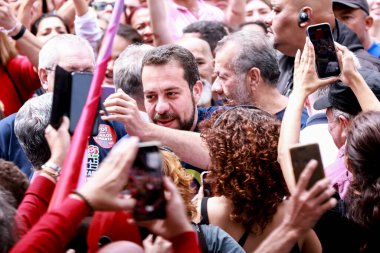 Sao Paulo (SP), Brezilya 10 / 05 / 2024 Walk by the candidate of Sao Paulo Guilherme Boulos (PSOL) and vice Marta Suplicy with the President of Brazil Luis Inacio Lula da Silva (Leco Viana / Thenews2)