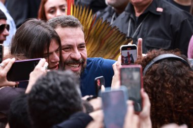Sao Paulo (SP), Brezilya 10 / 05 / 2024 Walk by the candidate of Sao Paulo Guilherme Boulos (PSOL) and vice Marta Suplicy with the President of Brazil Luis Inacio Lula da Silva (Leco Viana / Thenews2)