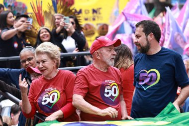 Sao Paulo (SP), Brezilya 10 / 05 / 2024 Walk by the candidate of Sao Paulo Guilherme Boulos (PSOL) and vice Marta Suplicy with the President of Brazil Luis Inacio Lula da Silva (Leco Viana / Thenews2)