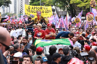 Sao Paulo (SP), Brezilya 10 / 05 / 2024 Walk by the candidate of Sao Paulo Guilherme Boulos (PSOL) and vice Marta Suplicy with the President of Brazil Luis Inacio Lula da Silva (Leco Viana / Thenews2)